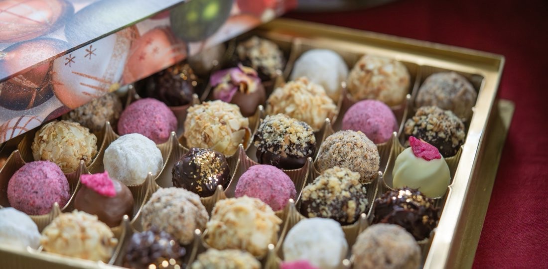 Patisserie en chocolaterie verpakkingen die niet alleen uw delicate gebakjes, taarten en andere zoetwaren optimaal beschermen, maar ook de uitstraling en versheid van uw producten behouden.